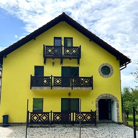 Yellow House Bran  Luaran gambar